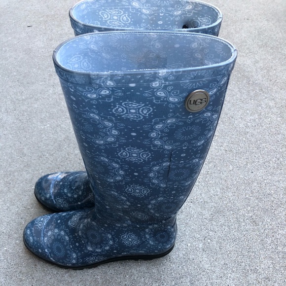 SOLD- Ugg Rainboots 💙 - Picture 2 of 4